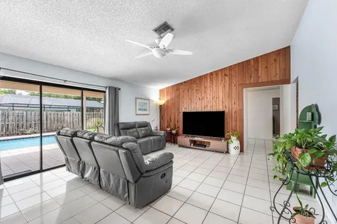 1217 NW 111th Way Coral Springs FL 33071