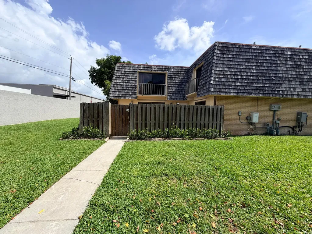 37 Lake Arbor Drive Palm Springs FL 33461