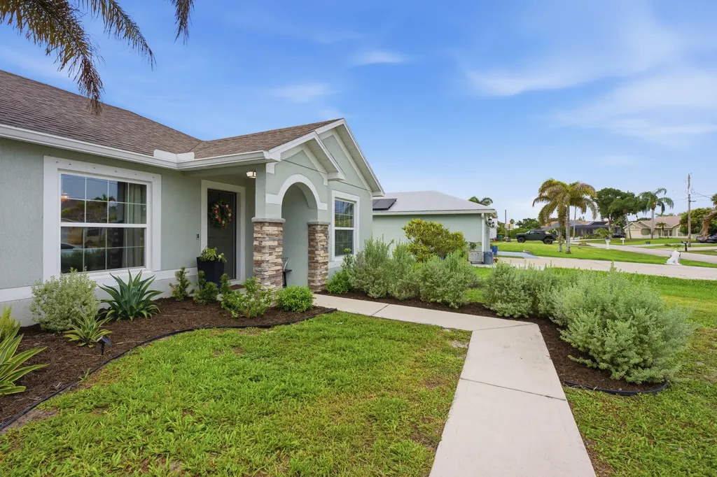 183 SW North Wakefield Circle Port St Lucie FL 34953