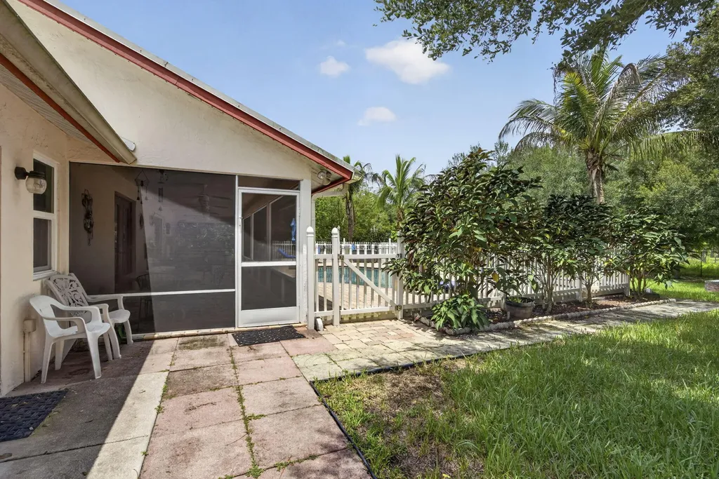 17183 73rd Court N The Acreage FL 33470