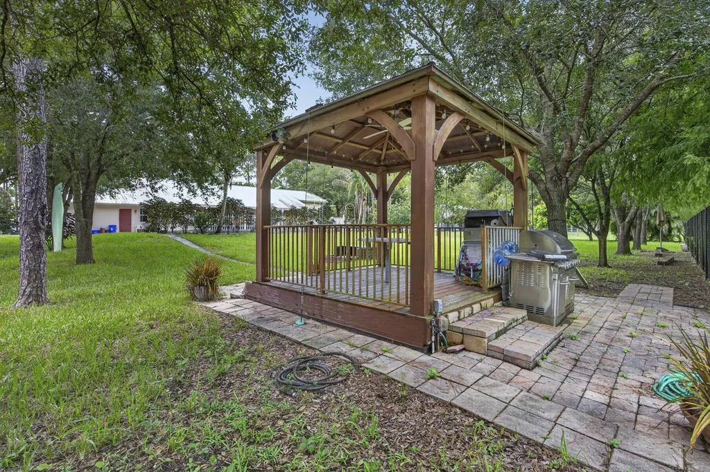 17183 73rd Court N The Acreage FL 33470