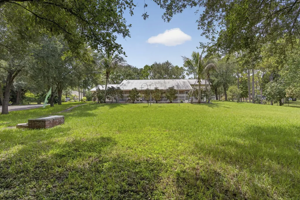 17183 73rd Court N The Acreage FL 33470
