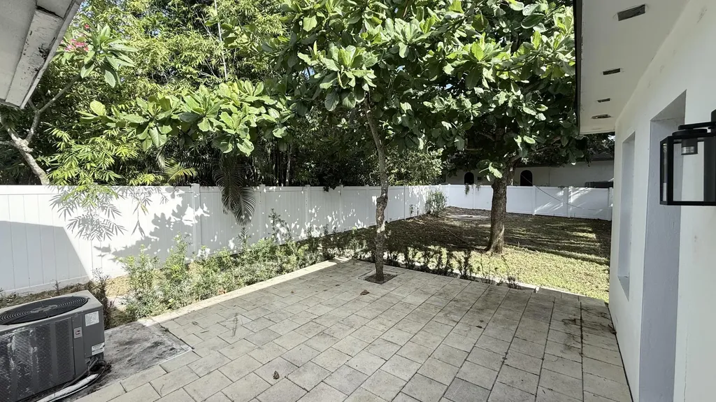 118 SW 7th Street Delray Beach FL 33444