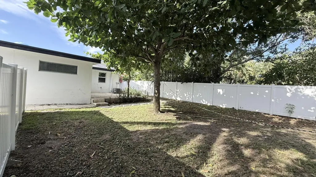 118 SW 7th Street Delray Beach FL 33444
