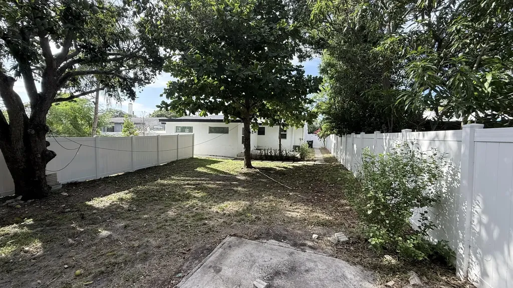 118 SW 7th Street Delray Beach FL 33444