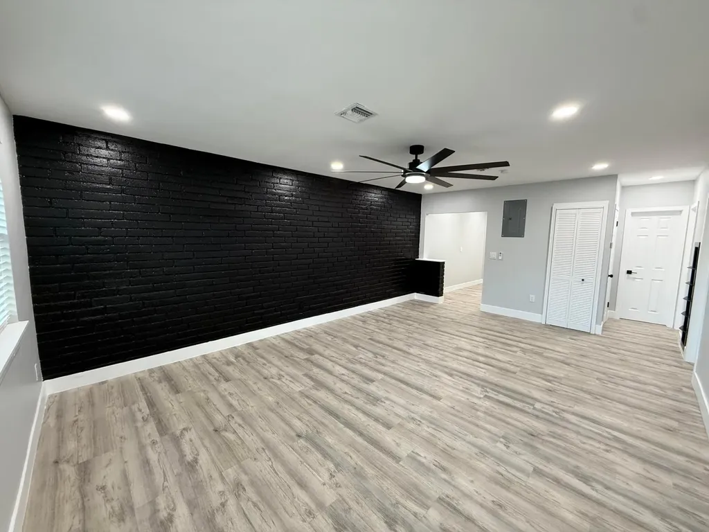 118 SW 7th Street Delray Beach FL 33444