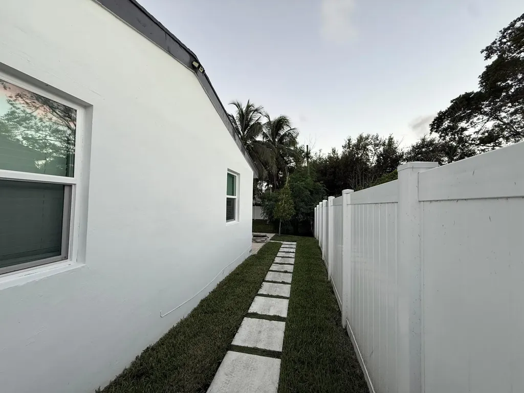 118 SW 7th Street Delray Beach FL 33444