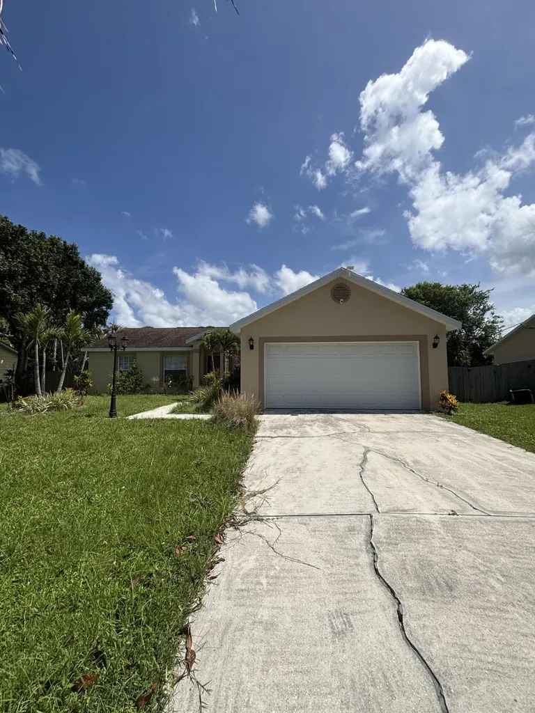 2274 SE Longhorn Avenue Port St Lucie FL 34952
