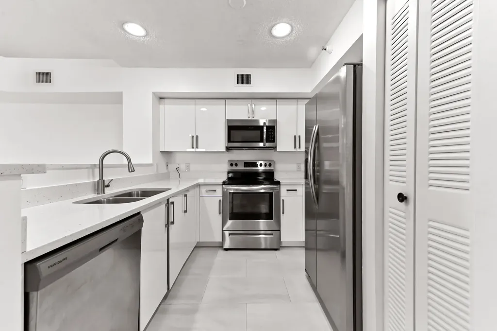 140 Yacht Club Way Hypoluxo FL 33462