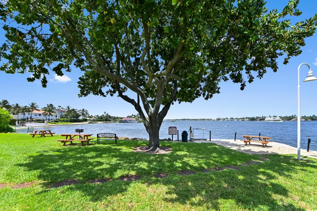 140 Yacht Club Way Hypoluxo FL 33462