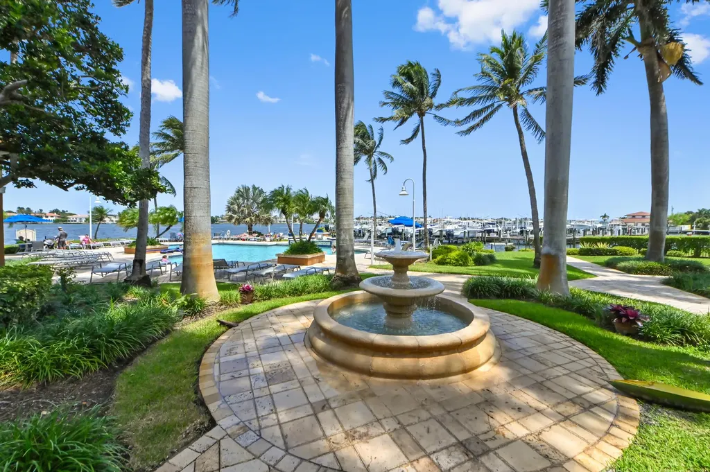 140 Yacht Club Way Hypoluxo FL 33462