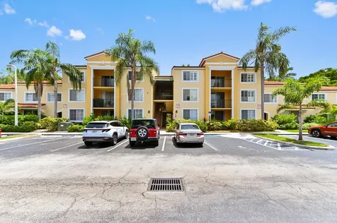 140 Yacht Club Way Hypoluxo FL 33462