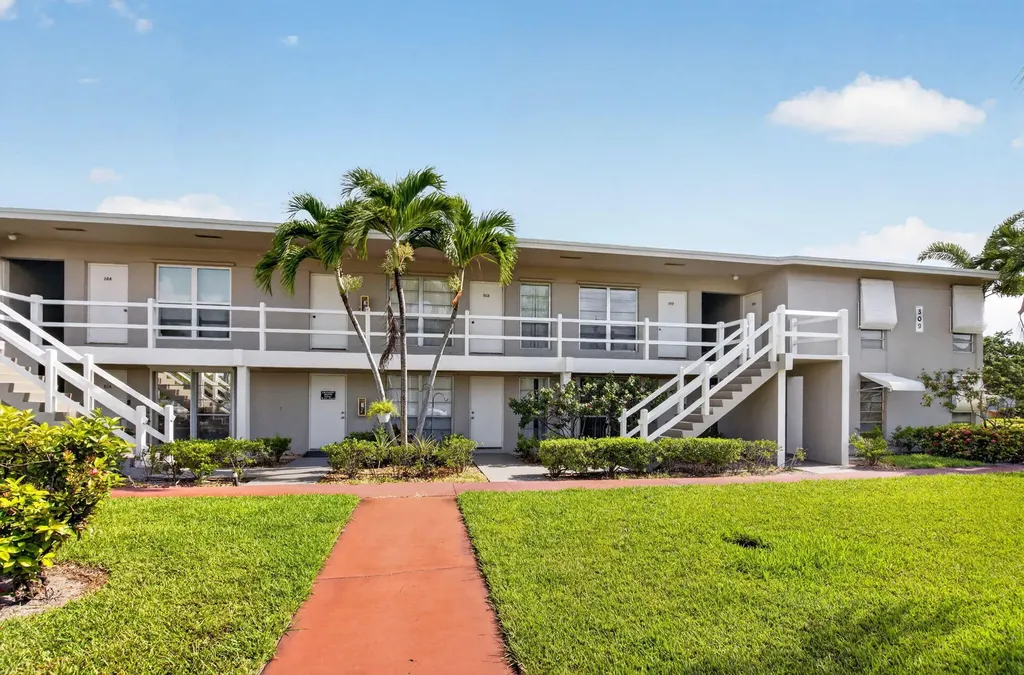 309 Circle Drive S Boynton Beach FL 33435