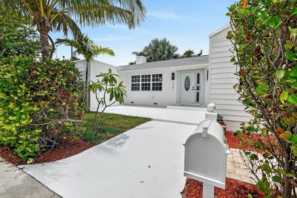 1201 N Ocean Breeze Lake Worth Beach FL 33460