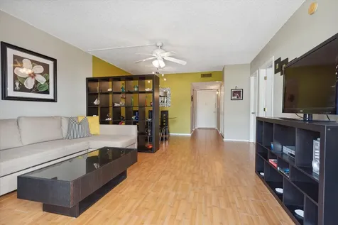 424 N Riverside Drive Pompano Beach FL 33062