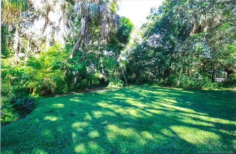 22 N Via Lucindia Sewalls Point FL 34996