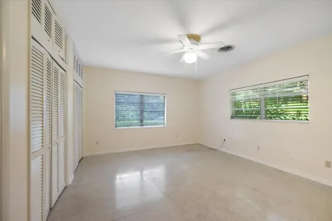 24 N Via Lucindia Sewalls Point FL 34996