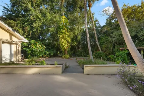 24 N Via Lucindia Sewalls Point FL 34996