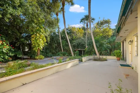 24 N Via Lucindia Sewalls Point FL 34996