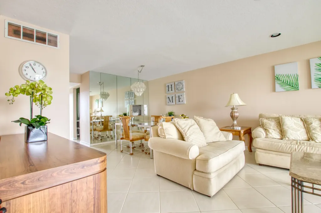 4272 D Este Court Lake Worth FL 33467
