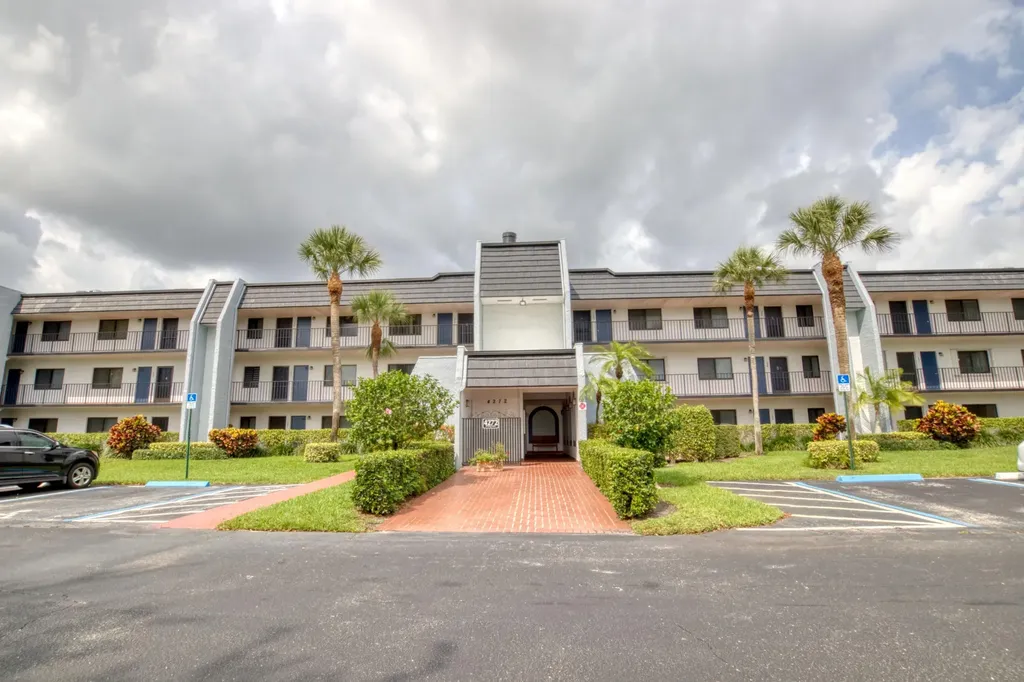 4272 D Este Court Lake Worth FL 33467