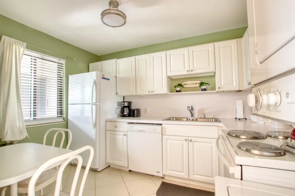 4272 D Este Court Lake Worth FL 33467