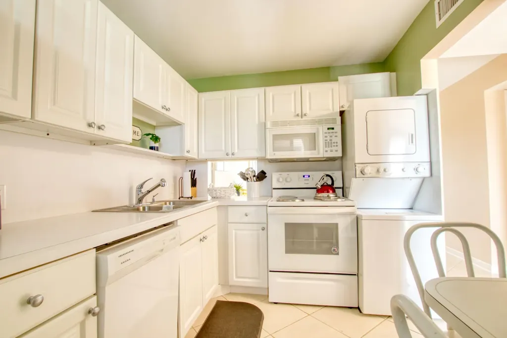 4272 D Este Court Lake Worth FL 33467
