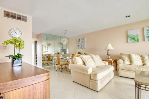 4272 D Este Court Lake Worth FL 33467