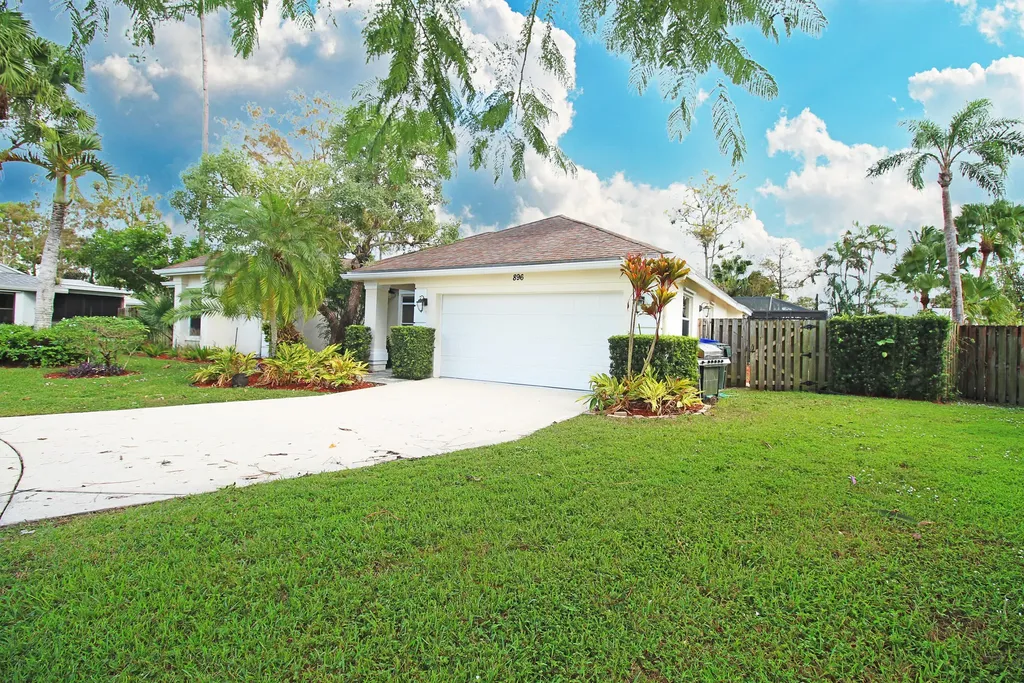 896 Rose Court Wellington FL 33414