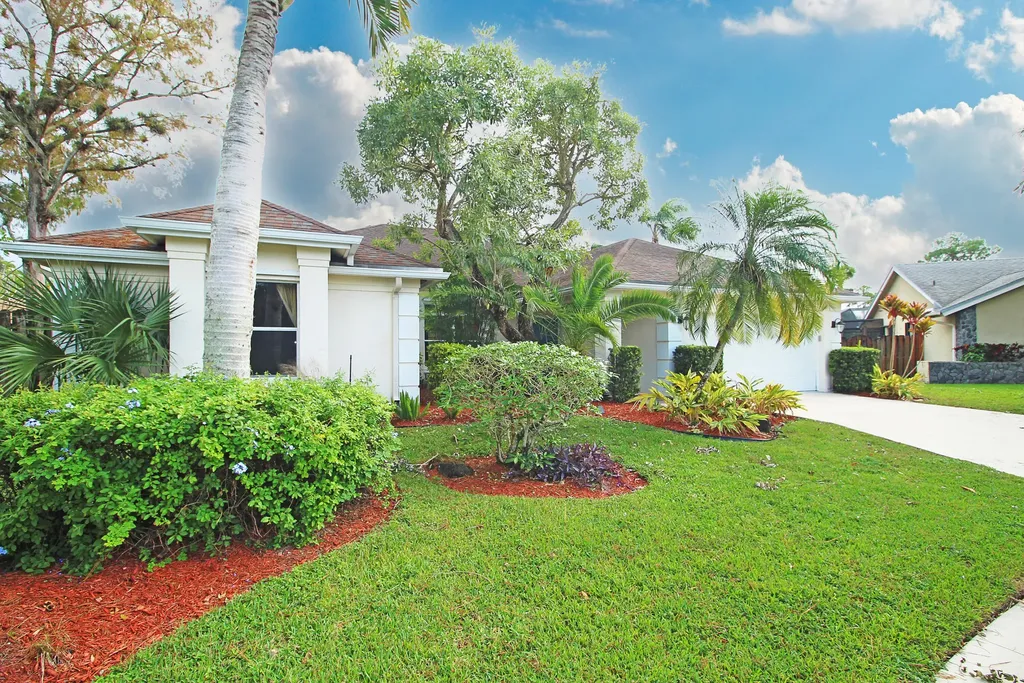 896 Rose Court Wellington FL 33414
