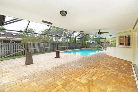 896 Rose Court Wellington FL 33414