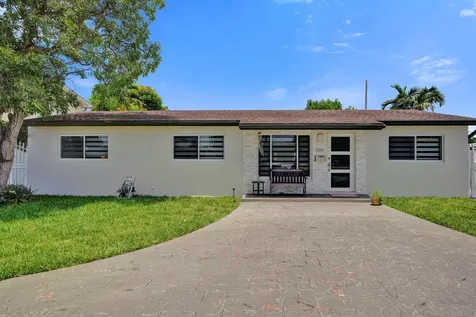 7290 W 14th Court Hialeah FL 33014