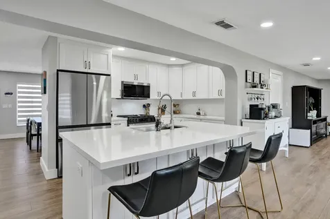 7290 W 14th Court Hialeah FL 33014
