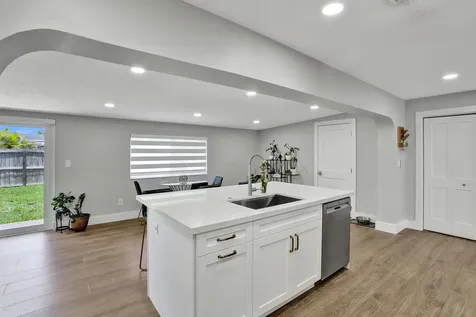 7290 W 14th Court Hialeah FL 33014