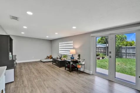 7290 W 14th Court Hialeah FL 33014