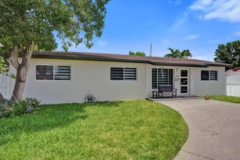 7290 W 14th Court Hialeah FL 33014
