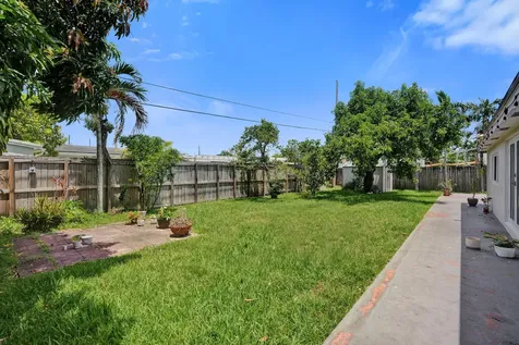 7290 W 14th Court Hialeah FL 33014