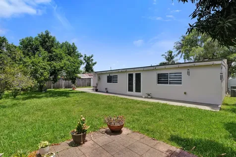7290 W 14th Court Hialeah FL 33014