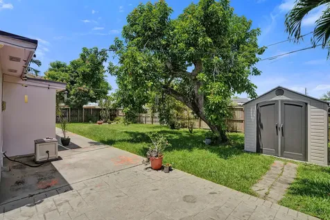7290 W 14th Court Hialeah FL 33014