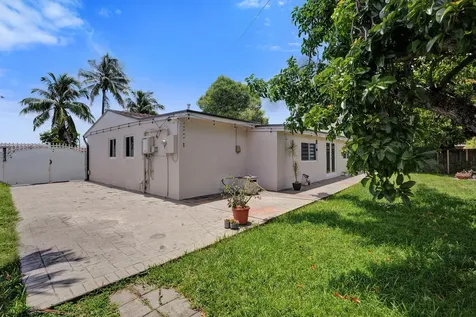 7290 W 14th Court Hialeah FL 33014