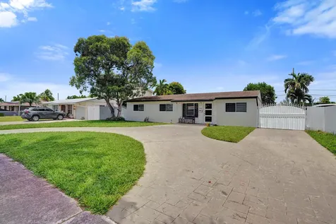 7290 W 14th Court Hialeah FL 33014