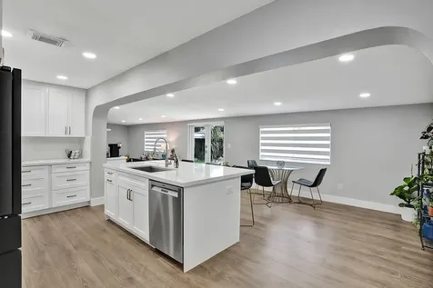 7290 W 14th Court Hialeah FL 33014