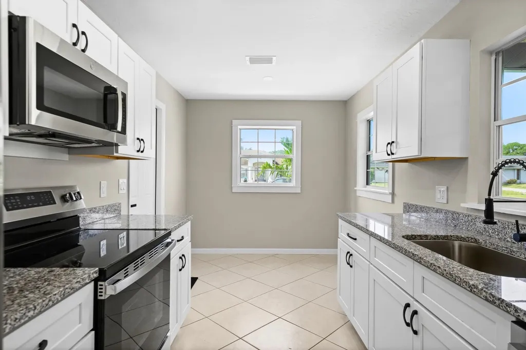 581 SE Crescent Avenue Port St Lucie FL 34984