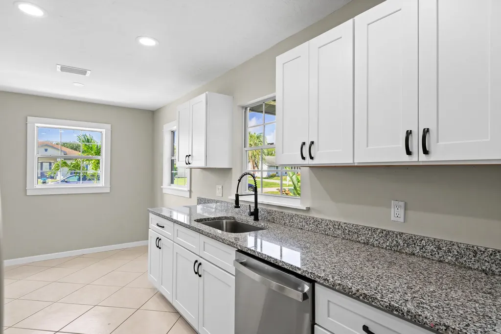 581 SE Crescent Avenue Port St Lucie FL 34984