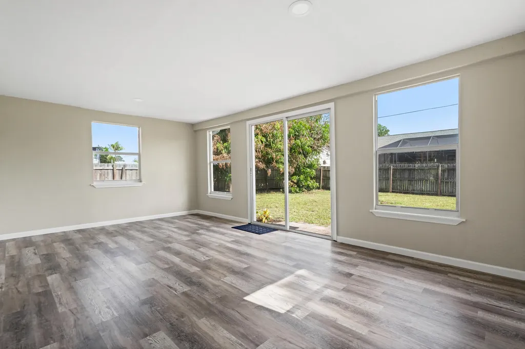 581 SE Crescent Avenue Port St Lucie FL 34984