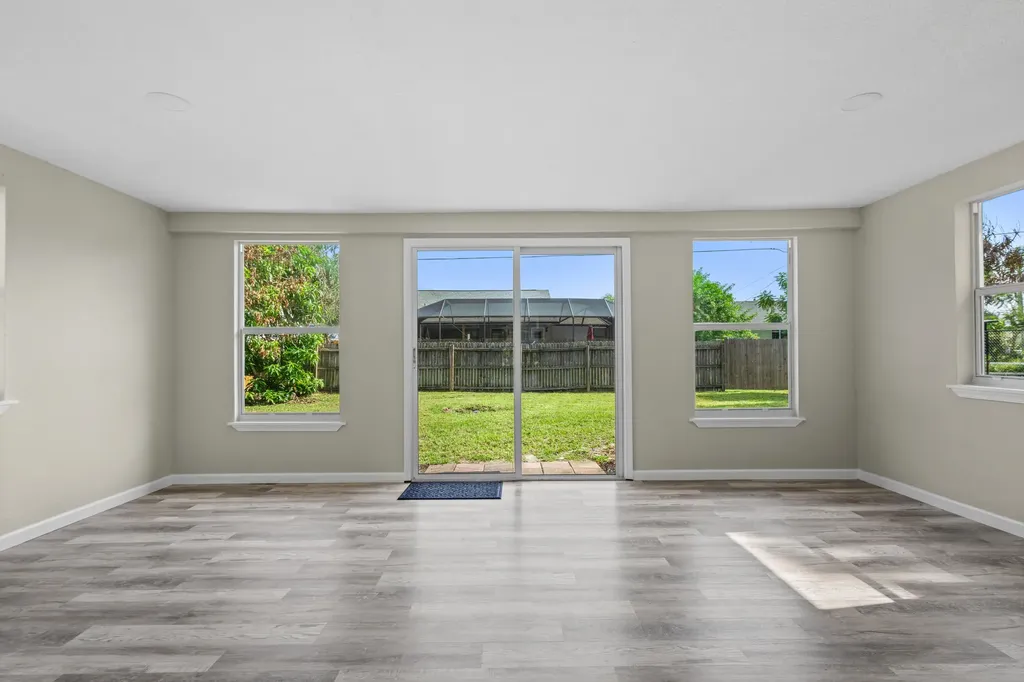 581 SE Crescent Avenue Port St Lucie FL 34984