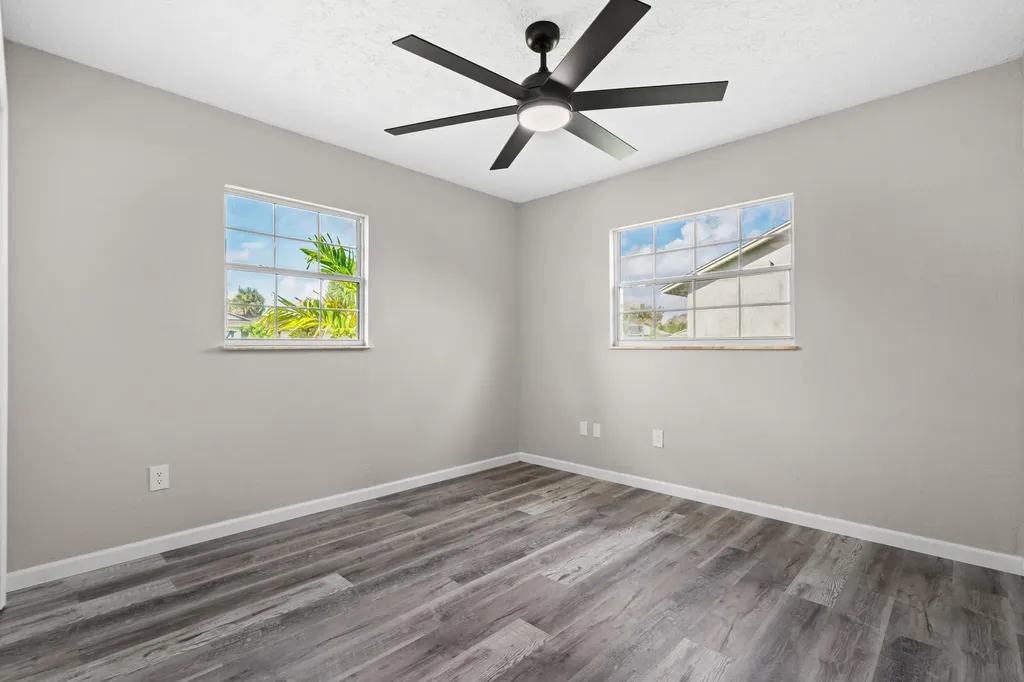 581 SE Crescent Avenue Port St Lucie FL 34984