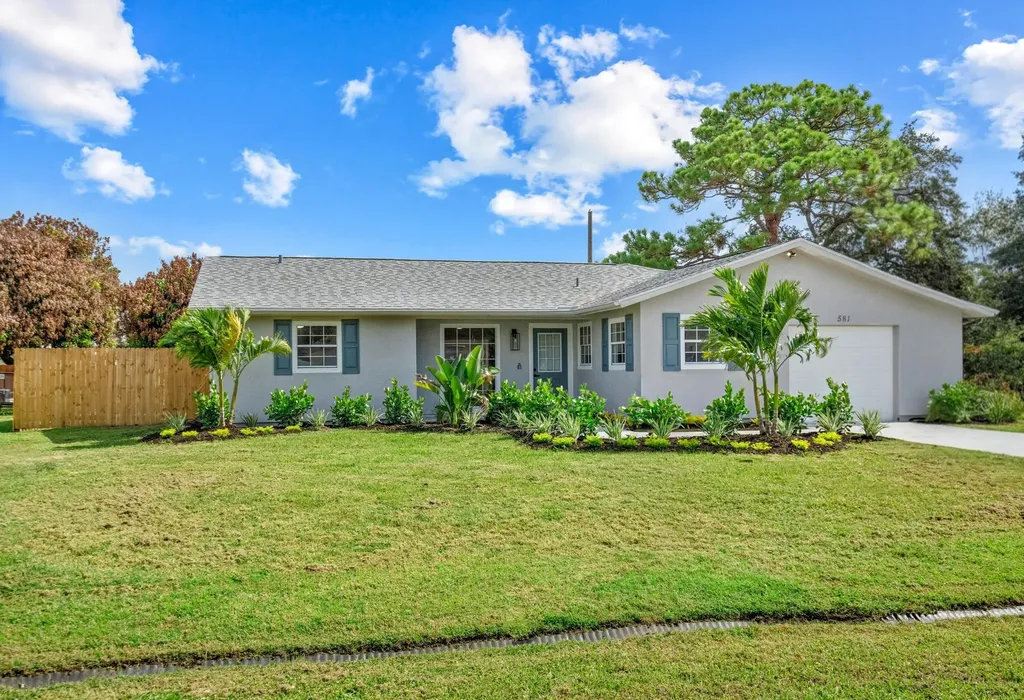 581 SE Crescent Avenue Port St Lucie FL 34984