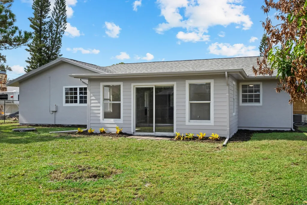 581 SE Crescent Avenue Port St Lucie FL 34984