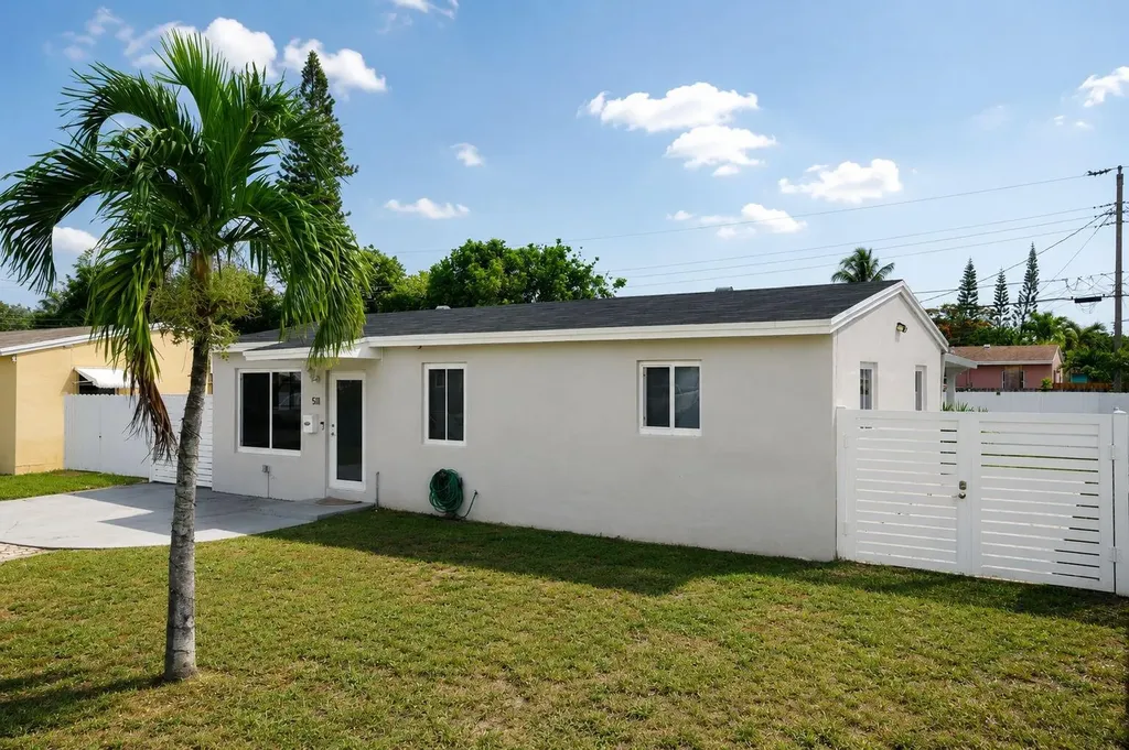 511 N 69th Way Hollywood FL 33024